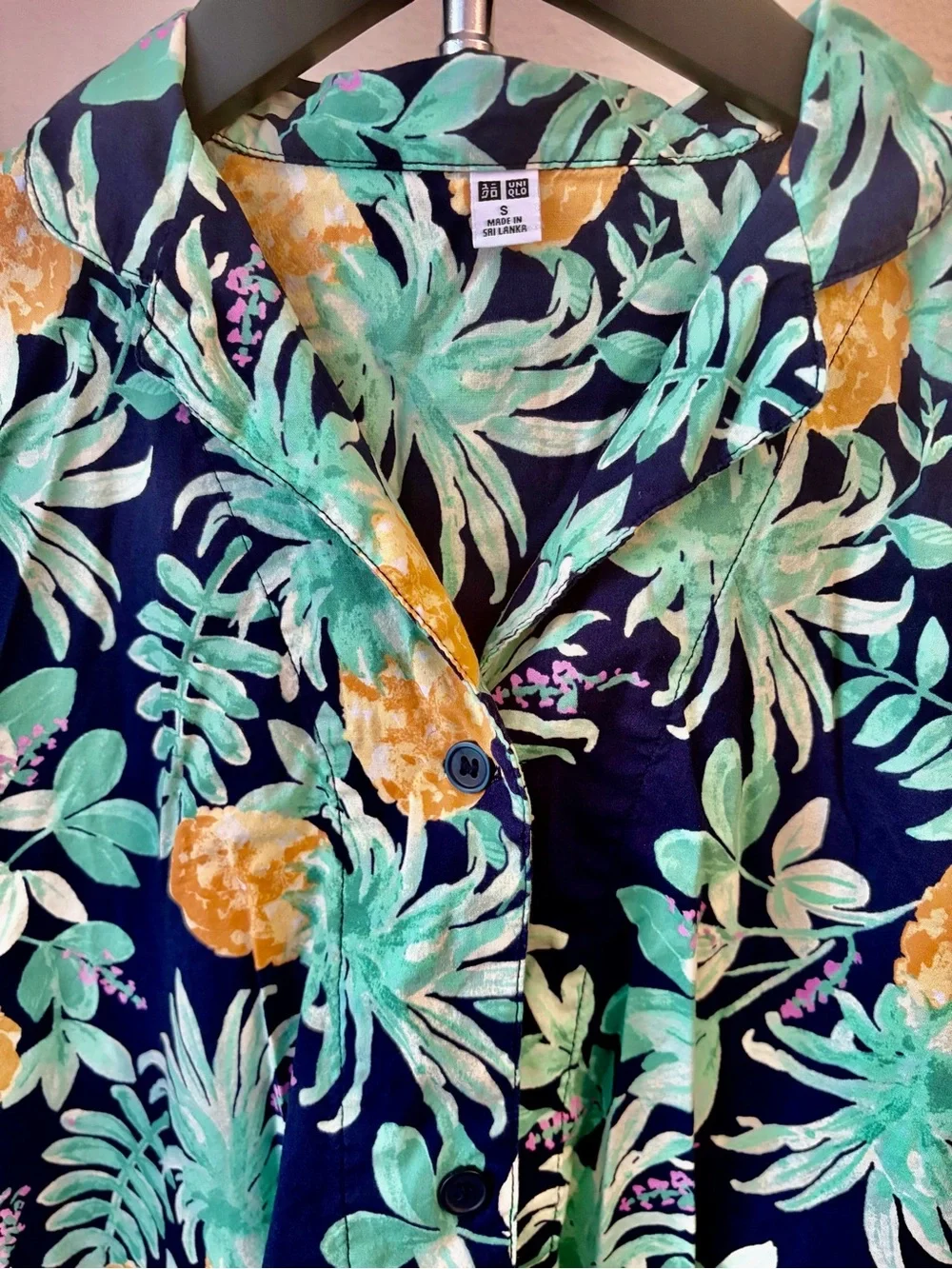 UNI QLO Navy Blue Top with Pineapple / Tropical Print Button-Down Shirt Size S - Picture 2 of 6
